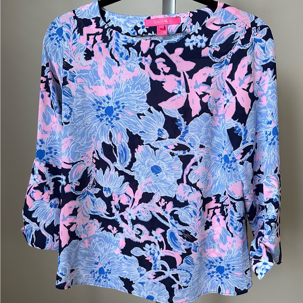 Lilly Pulitzer Langston Top in Amore Please in size XXS.